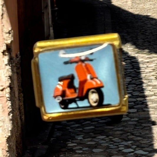 Charm vespa rossa
